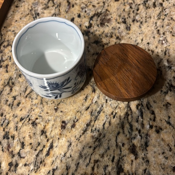 Blue Danube Blue Onion Dolphin Teak Wood Cheese Board - Picture 3 of 6